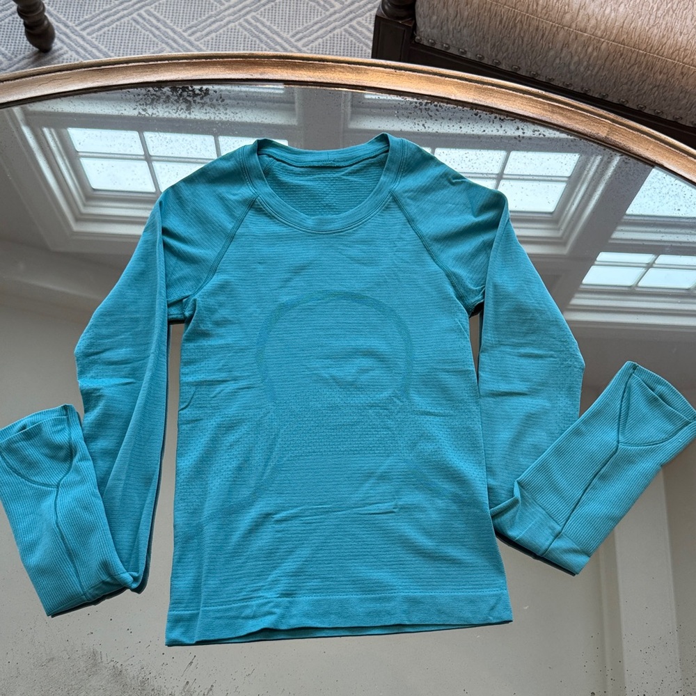 Lululemon Swiftly Tech Long Sleeve Race Length